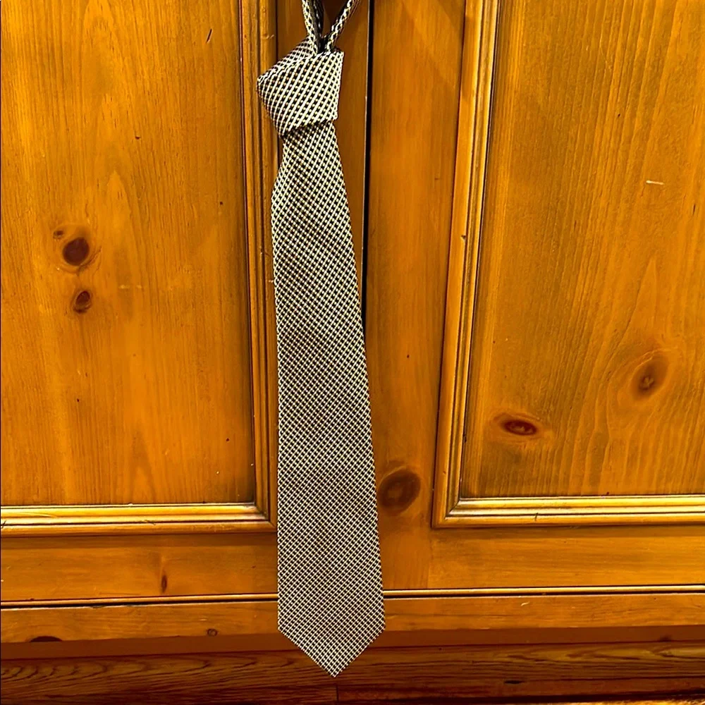 BROOKS BROTHERS SILK YOUTH NECKTIE IN GOLD AND BLACK CHECK PATTERN